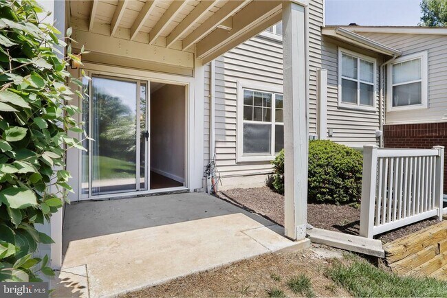 Building Photo - 1725 Ascot Way