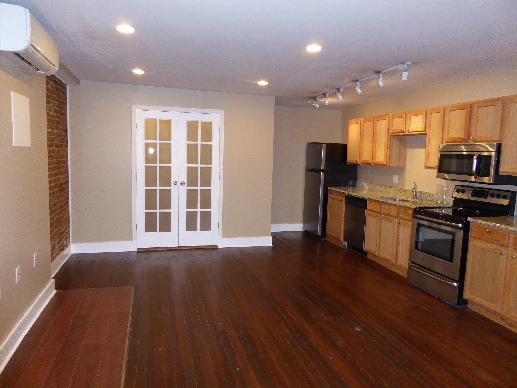 Building Photo - 106 9th St SE