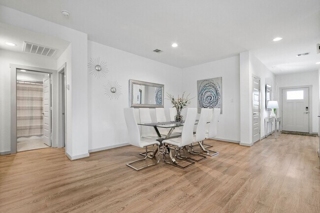 Building Photo - 29403 Ella Larchmont Ct