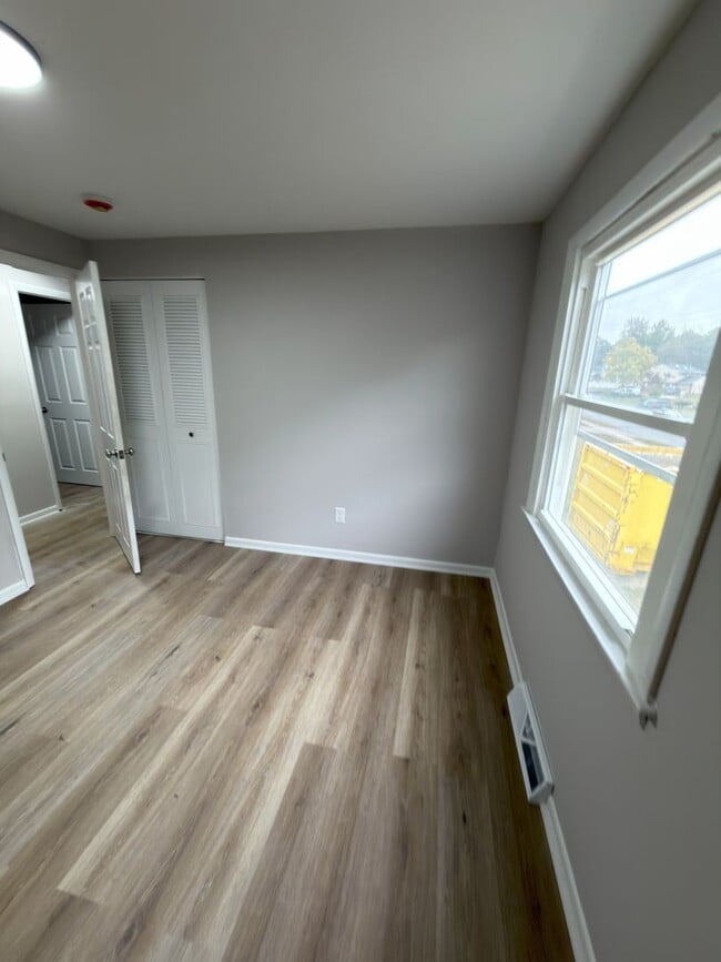 Building Photo - Beautifully Updated 4 Bedroom Rental Home