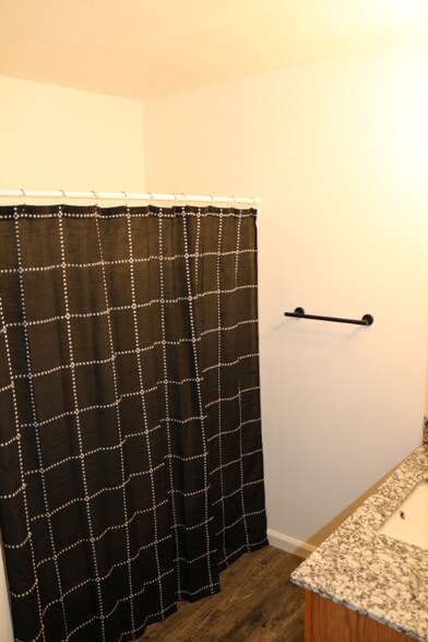 Building Photo - 617 W Moan Pl