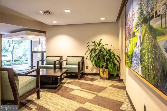 Building Photo - 307 Yoakum Pkwy