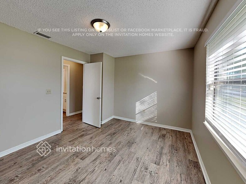 Building Photo - 785 Kara Cir