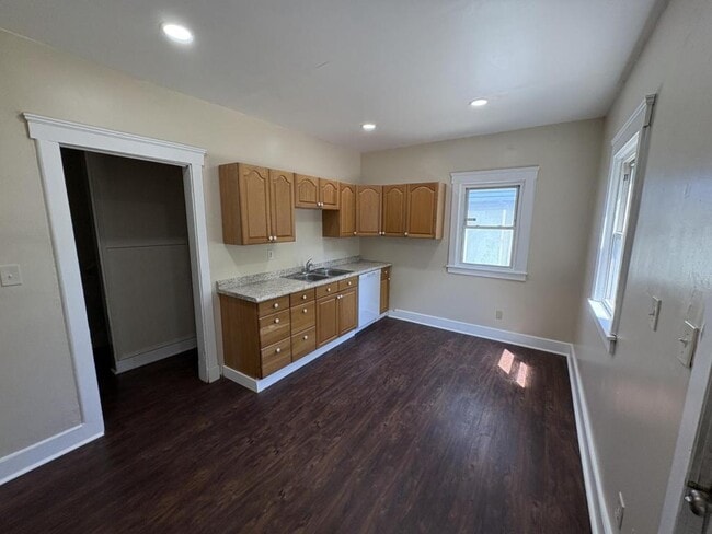 Building Photo - 11226 Ashbury Ave