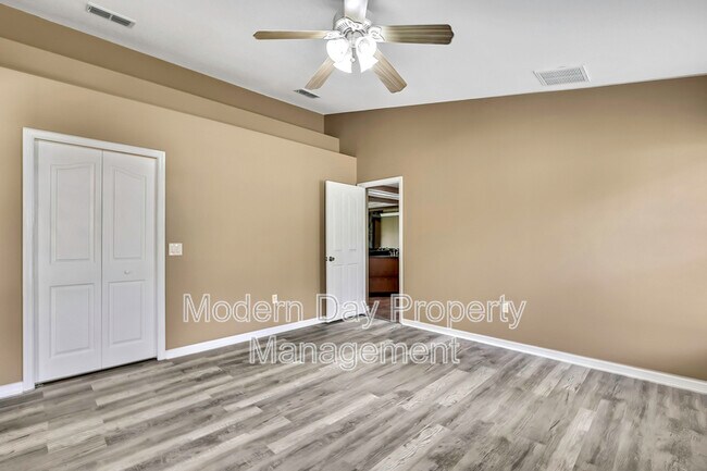 Building Photo - 12320 Papercraft Ave