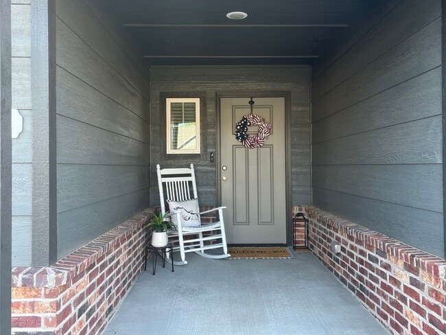 Building Photo - 1808 E. Van Buren PL.