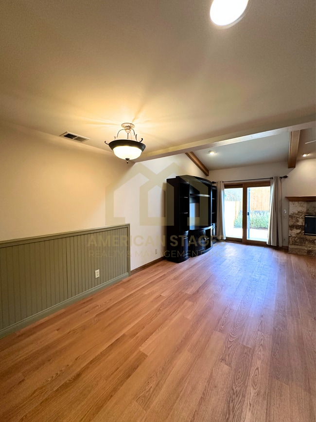 Building Photo - 1686 Eucalyptus Dr