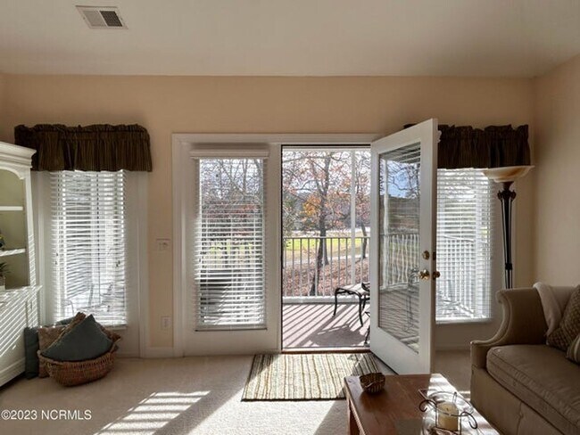 Building Photo - NEW REDUCED PRICE in Beautiful Sea Trail Plantation townhome