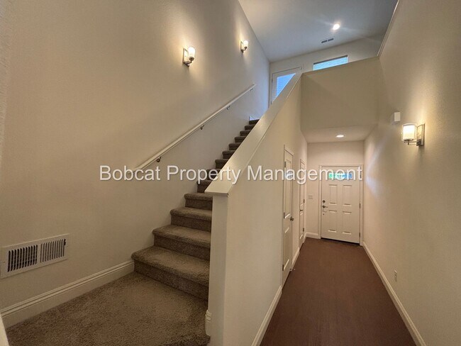 Building Photo - 3 Bed, 2.5 Bath, Townhome Located in Carson City - Mills Landing Community
