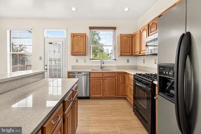 Building Photo - 14637 Stream Pond Dr