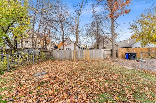 Building Photo - 14117 Sylvia Ave