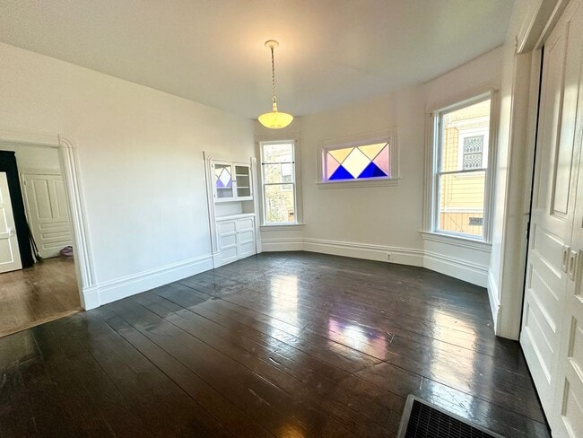 Building Photo - Temple Units