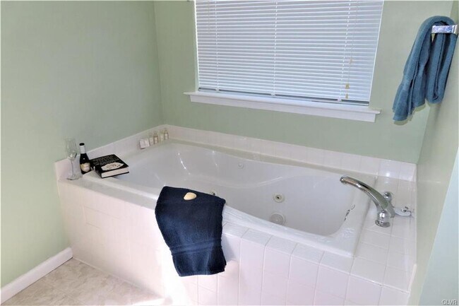 Building Photo - 6810 Hunt Dr