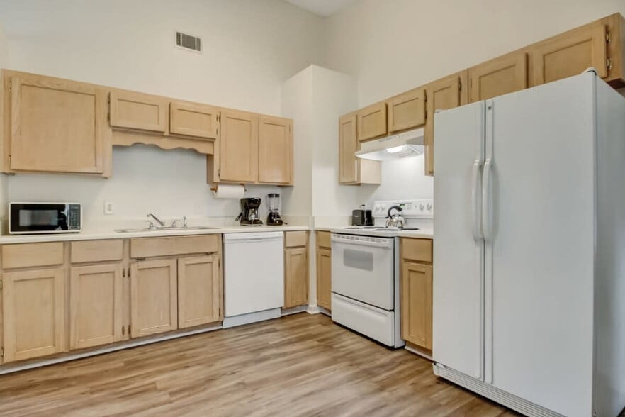 Building Photo - 222 Laurelwood Dr