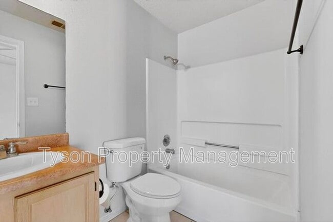 Building Photo - 11015 Connemara Dr SW