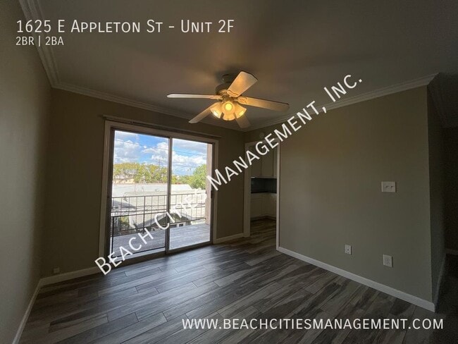 Building Photo - 1625 E Appleton St