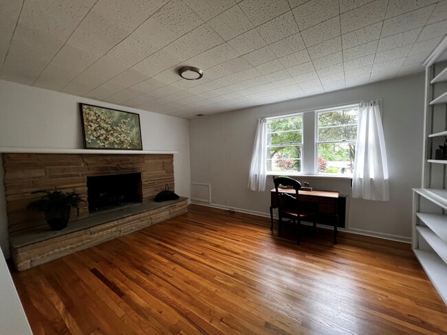 Building Photo - 56 Grandview Pl