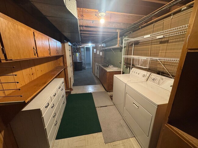 Building Photo - House across from Waverly Highschool!