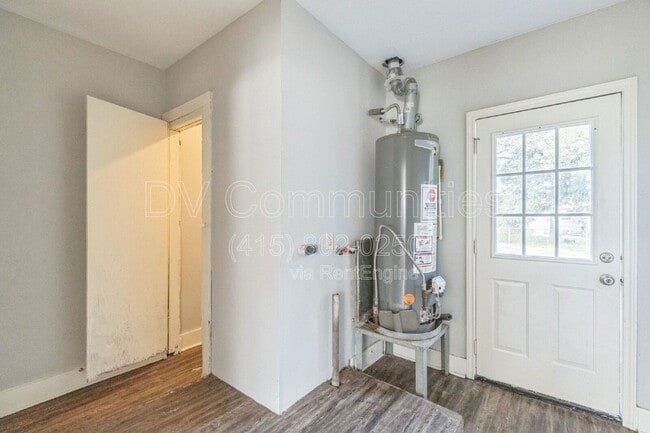 Building Photo - 6419 Belarbor St