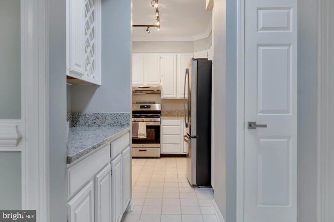 Building Photo - 16131 Parklawn Pl