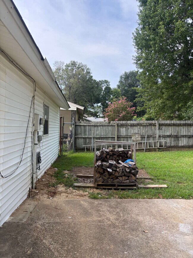 Building Photo - 3775 Ashburn St
