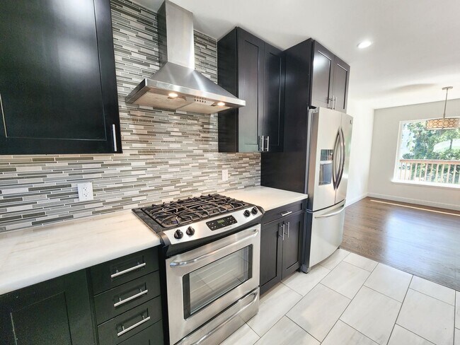 Building Photo - 3 bedroom 3 bathroom hillside Pacifica home with serene views