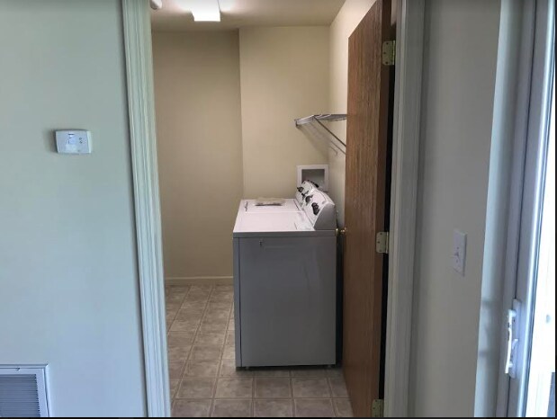 Building Photo - 465 Kings Rd