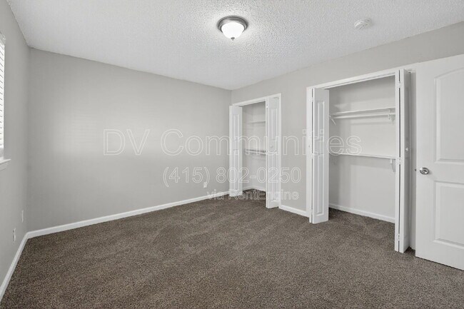 Building Photo - 936 N Las Vegas Trail