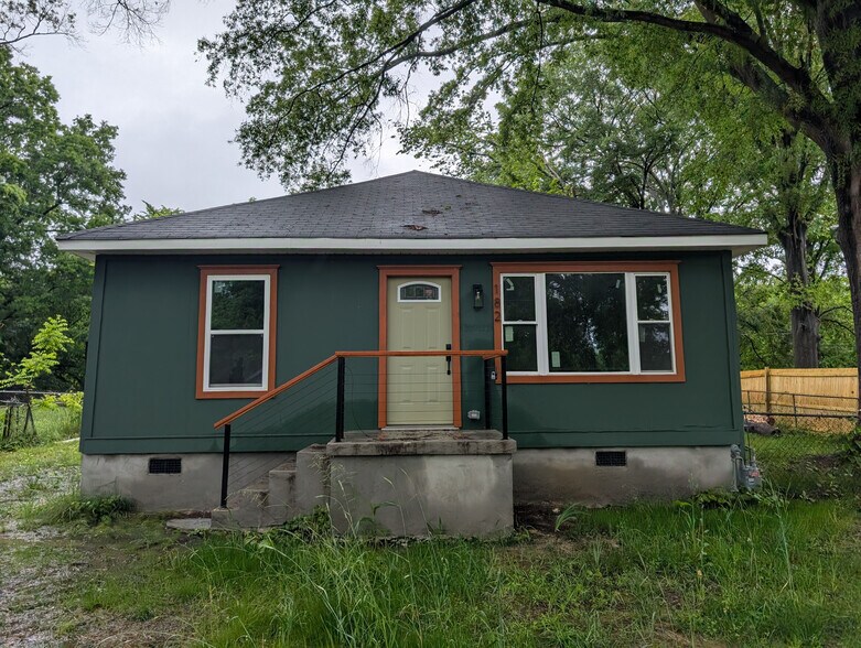 Primary Photo - Room in House on Dixon Cir
