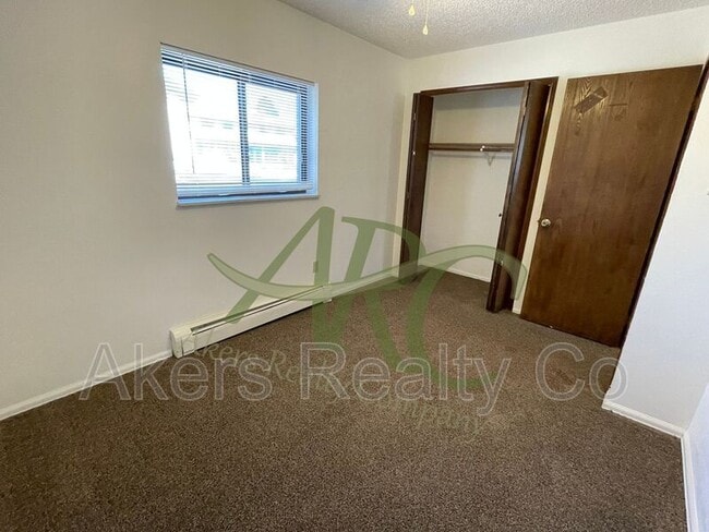 Building Photo - 1320 Anita St