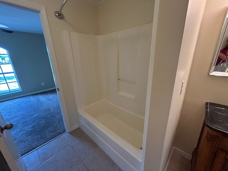 Building Photo - Unique 3/2 + Den home in great location