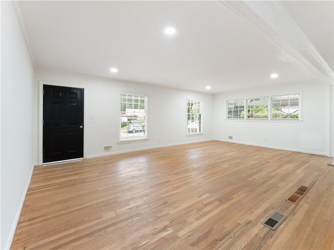 Building Photo - 1685 Dunwoody Pl NE