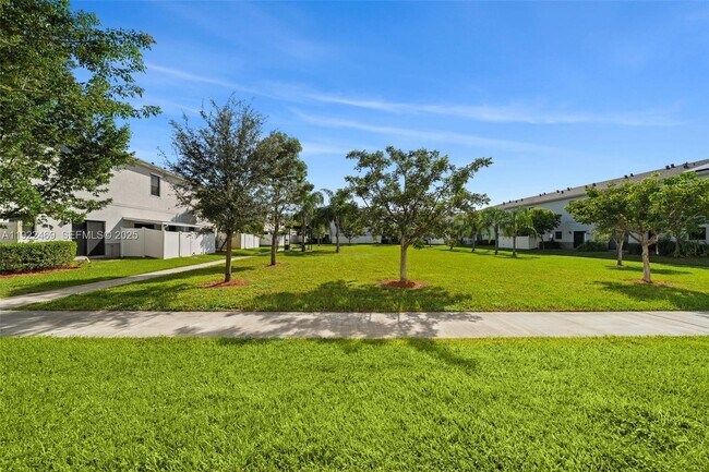 Building Photo - 757 SW 11th St