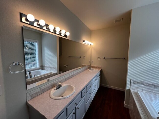 Building Photo - Elegant home in UP with primary bedroom suite on main level