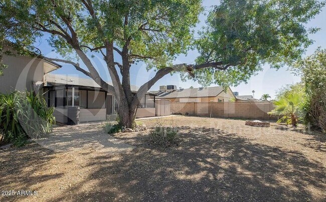 Building Photo - 1646 E Hermosa Dr