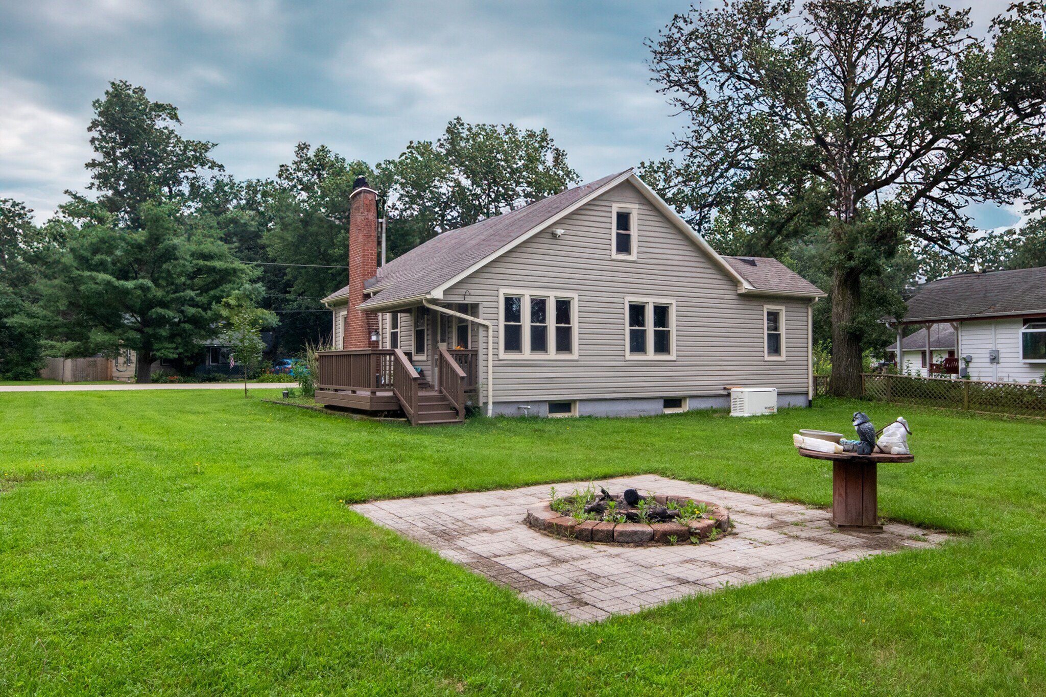 Building Photo - 7910 Shorewood Dr