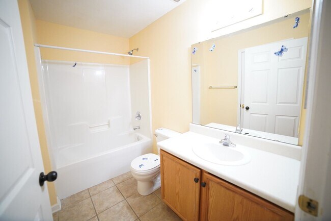 Building Photo - 2 Bd / 2 Ba with LOFT in Savannah Crossing!