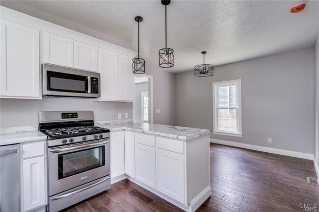 Building Photo - 137 St Mary St