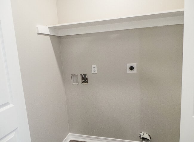 Building Photo - 723 S Berthe Ave