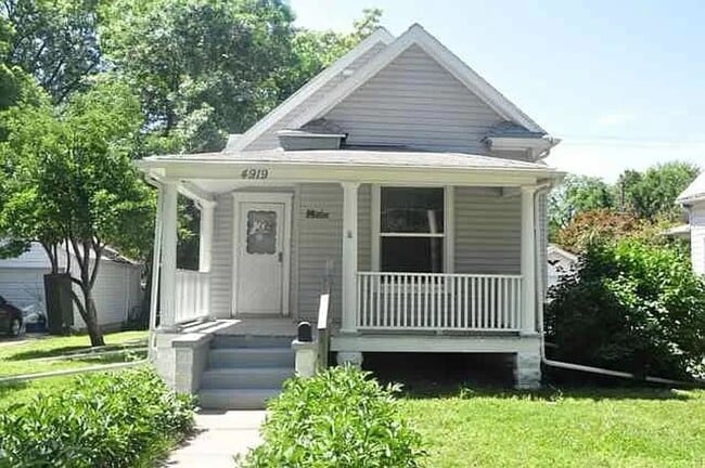 Primary Photo - 5 Bedroom Home Available Now!