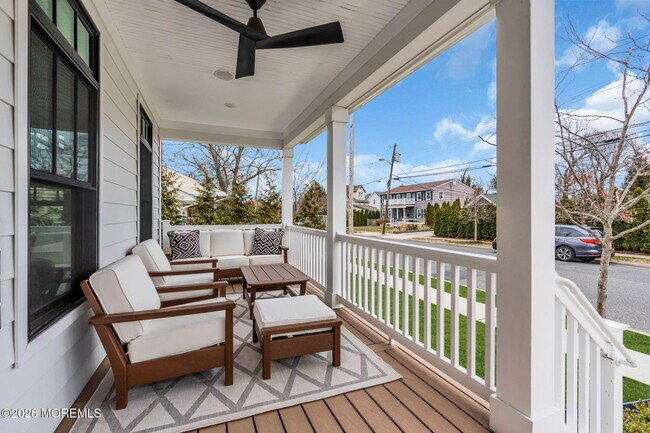 Building Photo - 2017 5th Ave