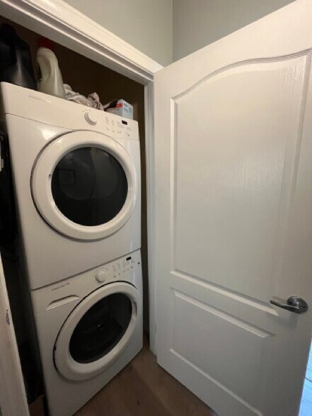 Building Photo - 7033 La Tijera Blvd