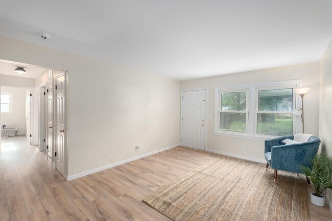 Building Photo - 2404 W 29th St S