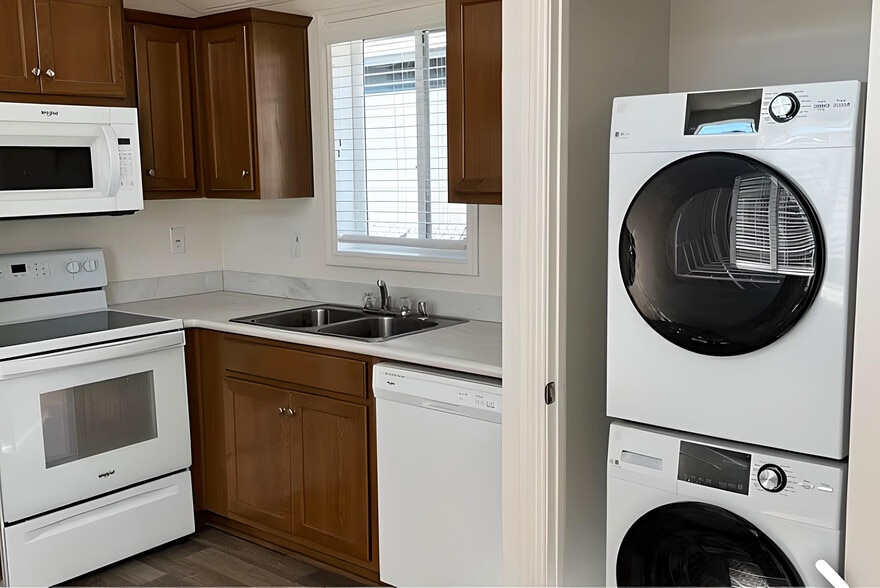 Building Photo - 8531 Kittyhawk Ave