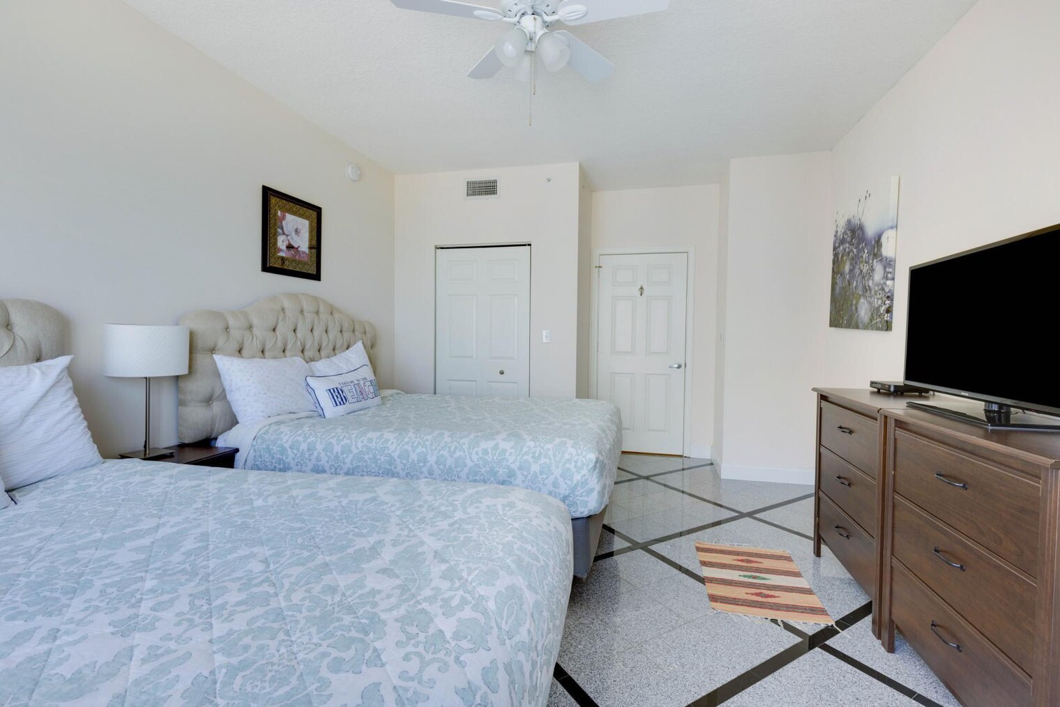 Building Photo - 2065 S Ocean Dr