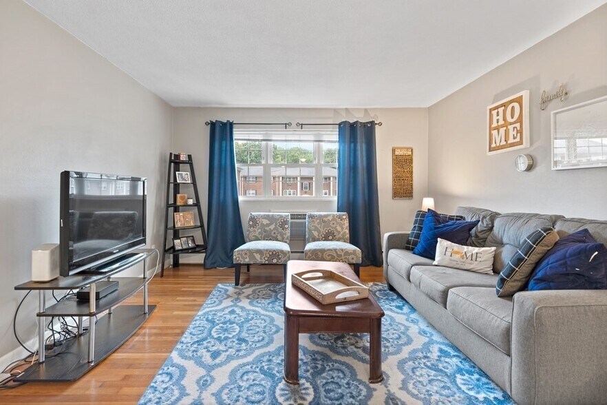 Living room - 25 Arlington Rd