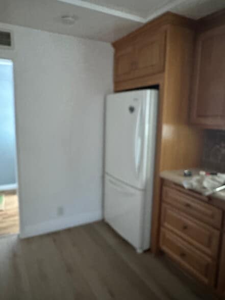 Building Photo - 1050 W La Deney Dr
