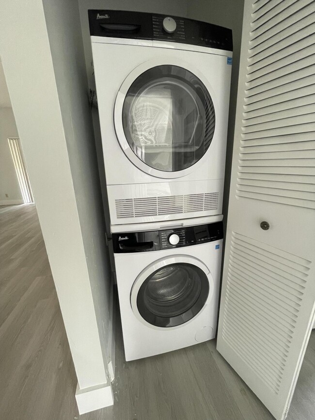 Building Photo - 3350 Jaywood Terrace