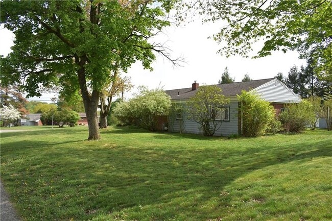 Building Photo - 100 Primrose Ave