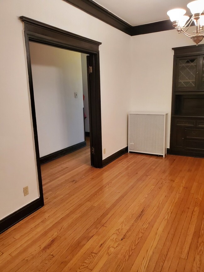 Building Photo - 5720 S Kenwood Ave